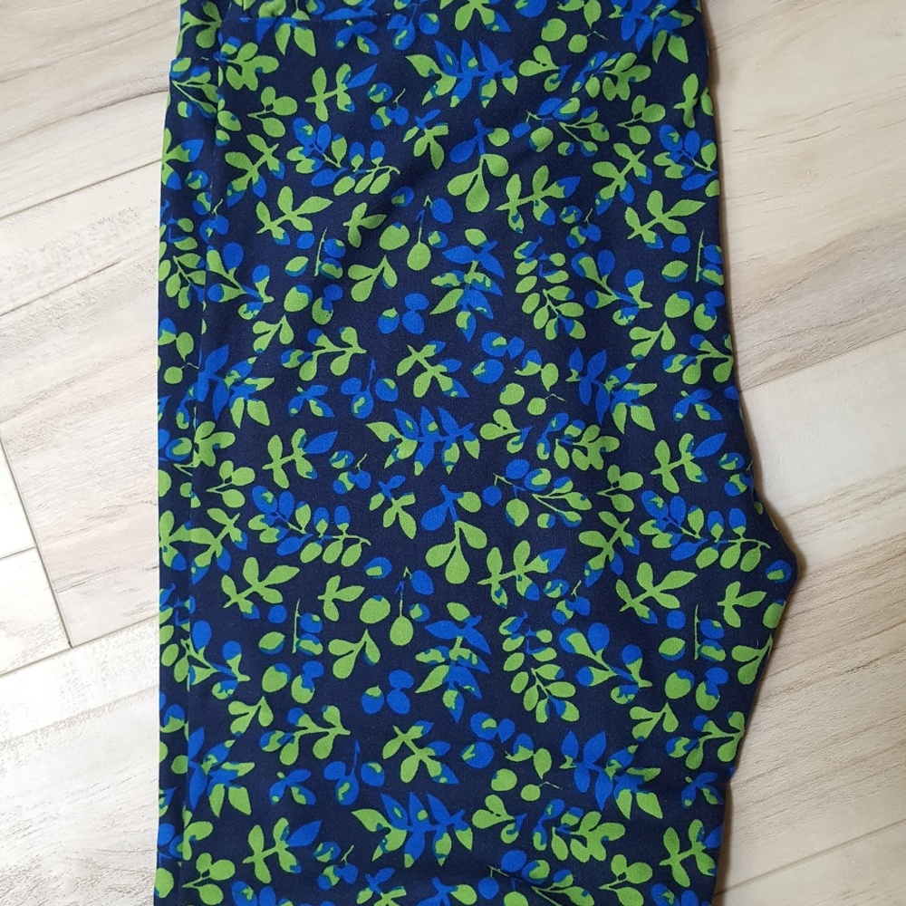 LuLaRoe TC Leggings in Blue and Green Leaf Pattern